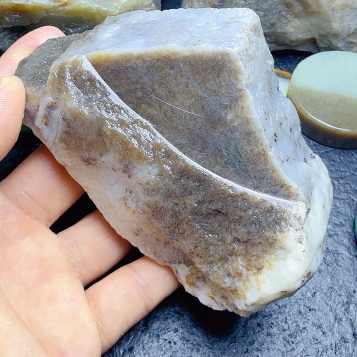 和田玉（糖玉）未镶嵌珠宝奇石