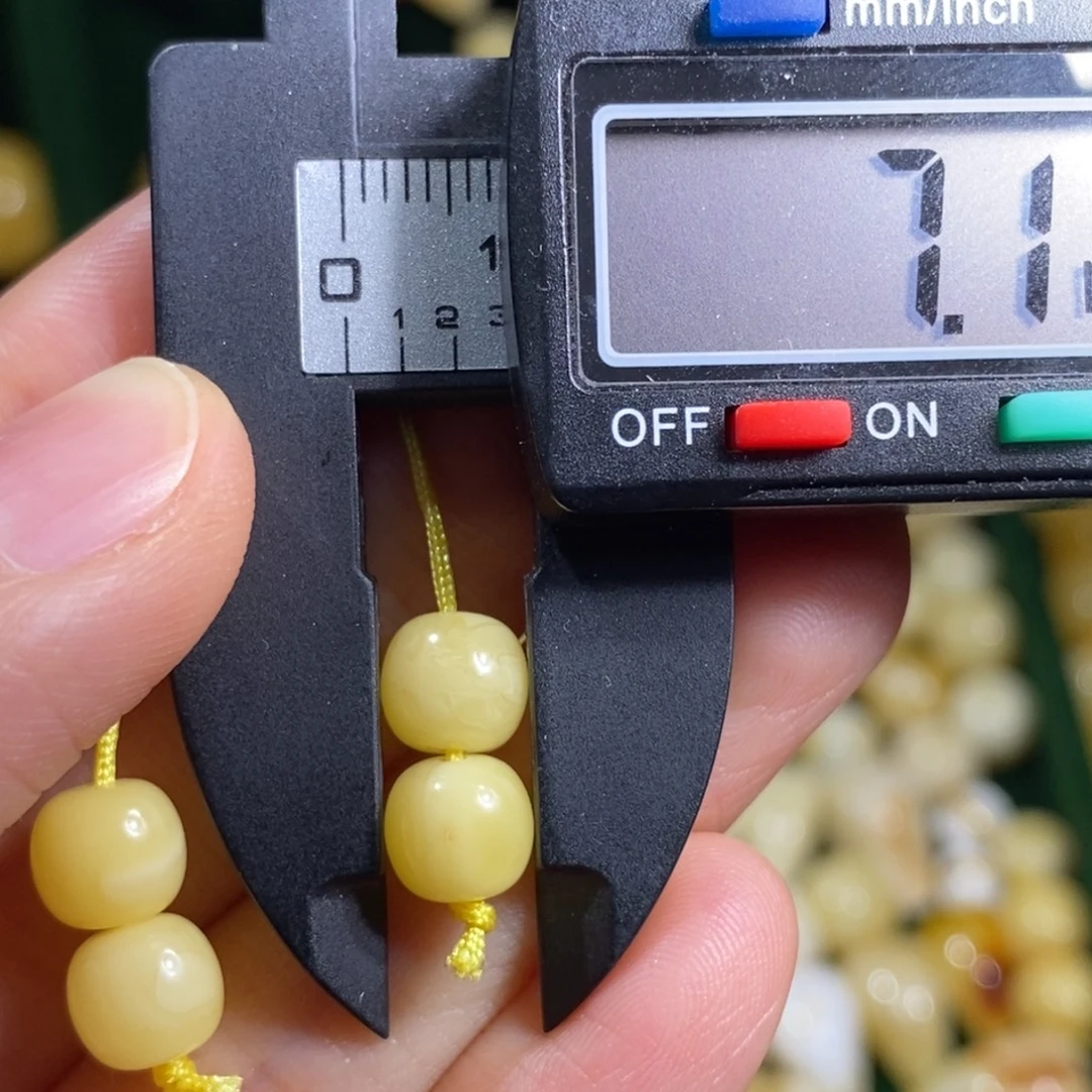 蜜蜡未镶嵌裸石微瑕