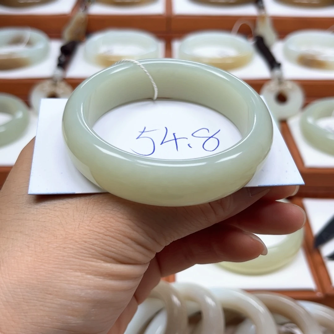 未镶嵌手镯和田玉茵*
