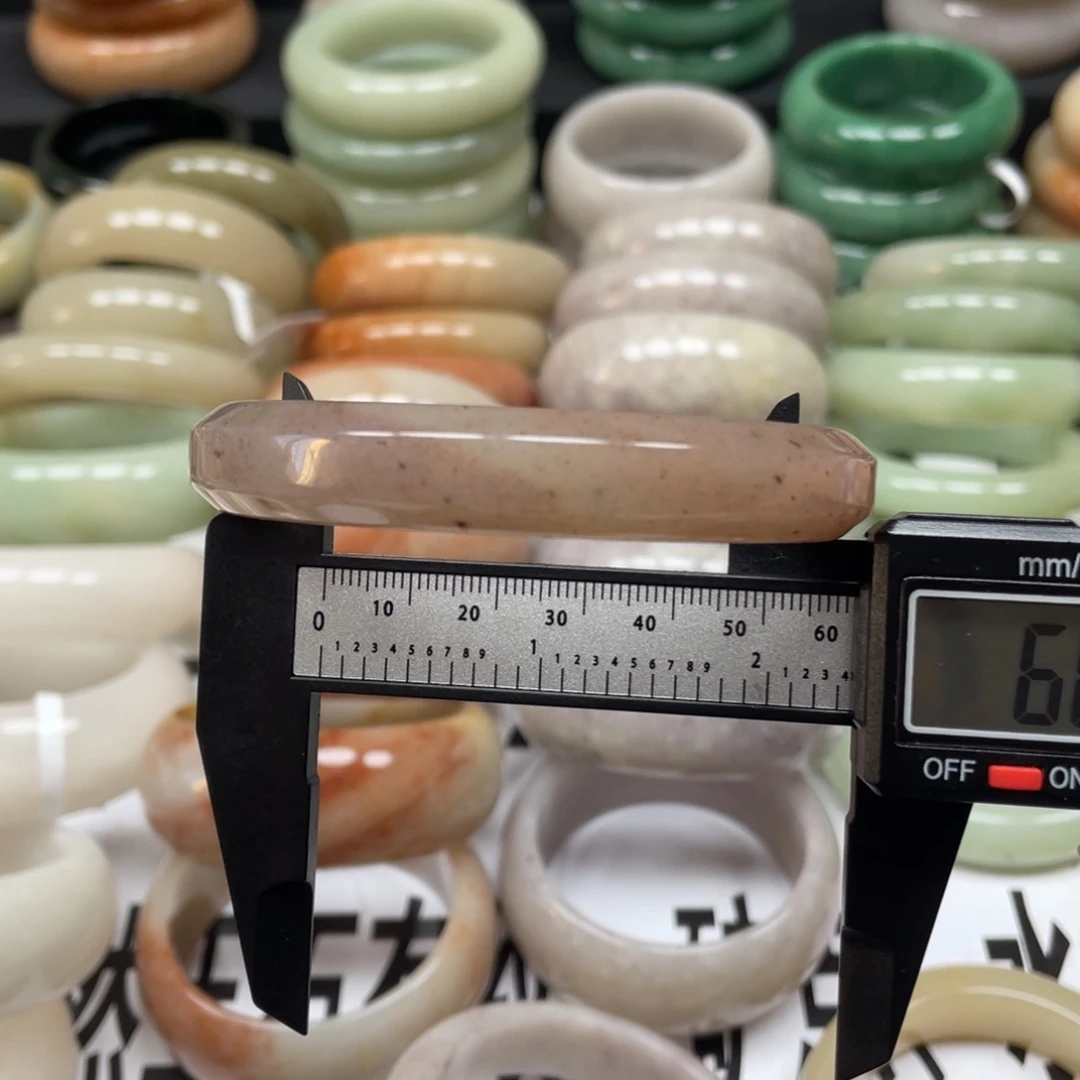 未镶嵌手镯石英质玉