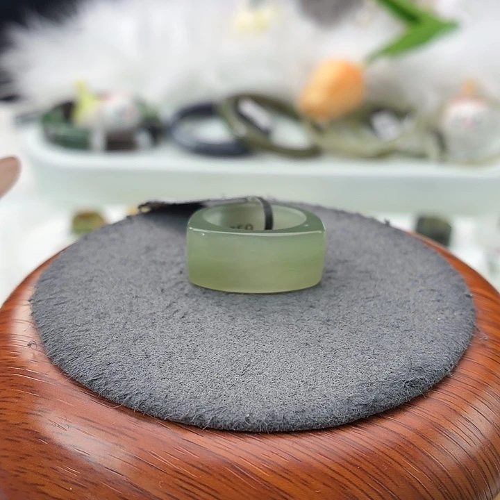 和田玉（糖玉）未镶嵌戒指b136晴水马鞍18.1不退换