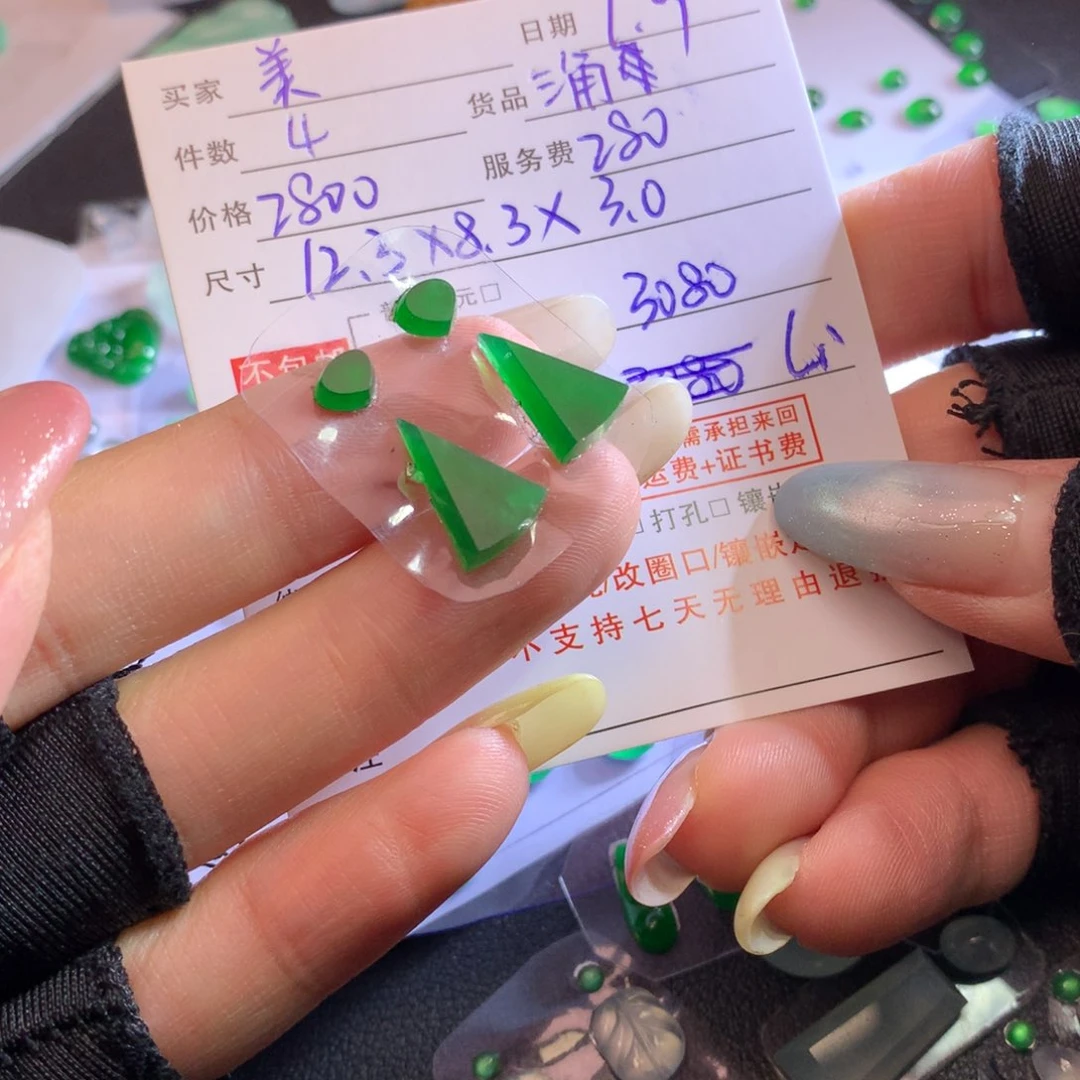 翡翠未镶嵌颈饰翡翠