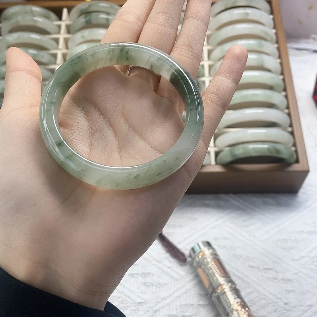 石英质玉未镶嵌手镯