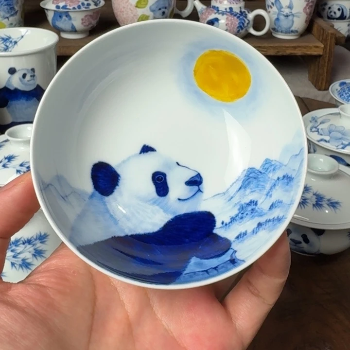 手绘青花熊猫么么儿普洱杯
