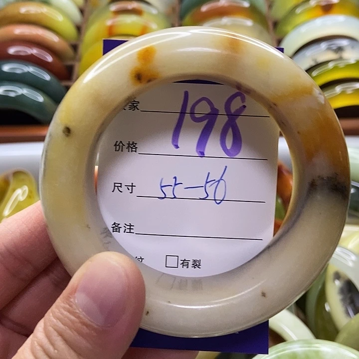 用***8蛇纹石玉未镶嵌手镯