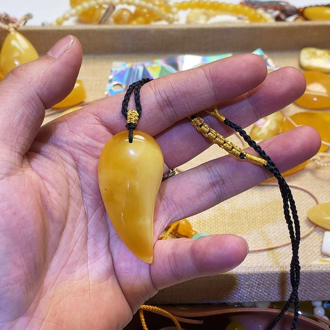 蜜蜡未镶嵌手串勾玉造型