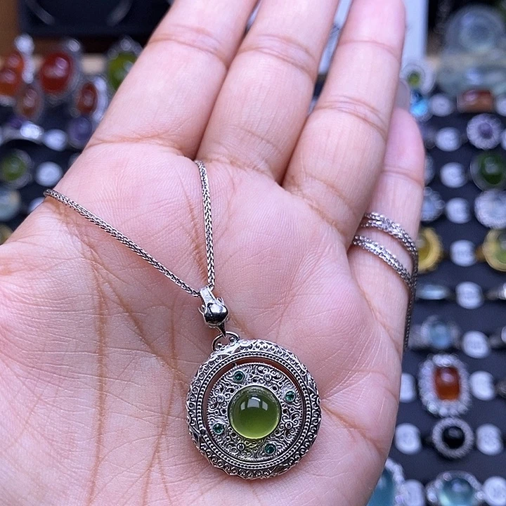 是****岫玉银S925镶嵌颈饰吊坠