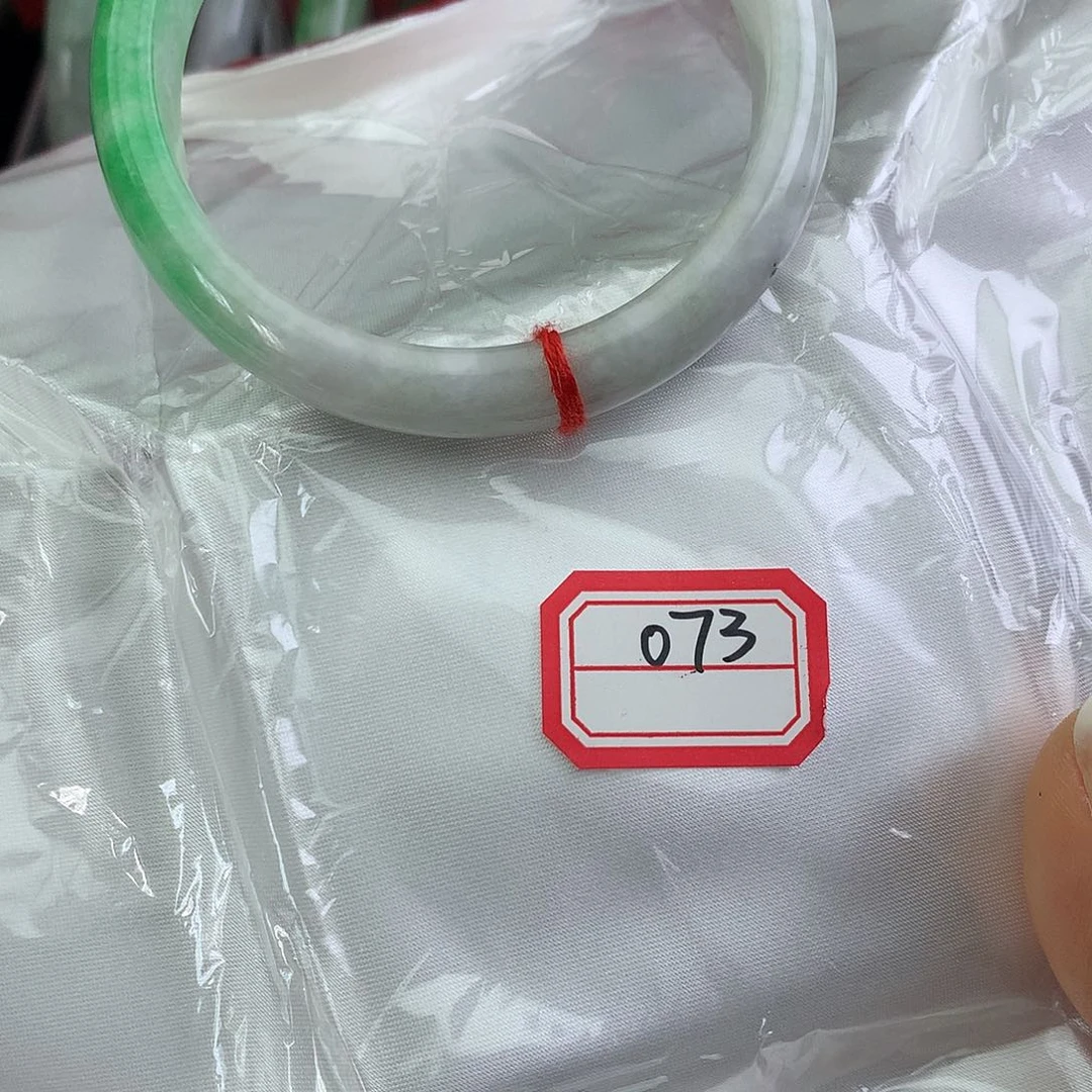 向****翡翠未镶嵌手镯073