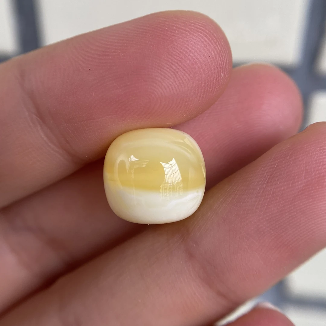 蜜蜡奶橘白浓洞老型配饰13.0×12.0mm,实物比较好看,无优化保天然