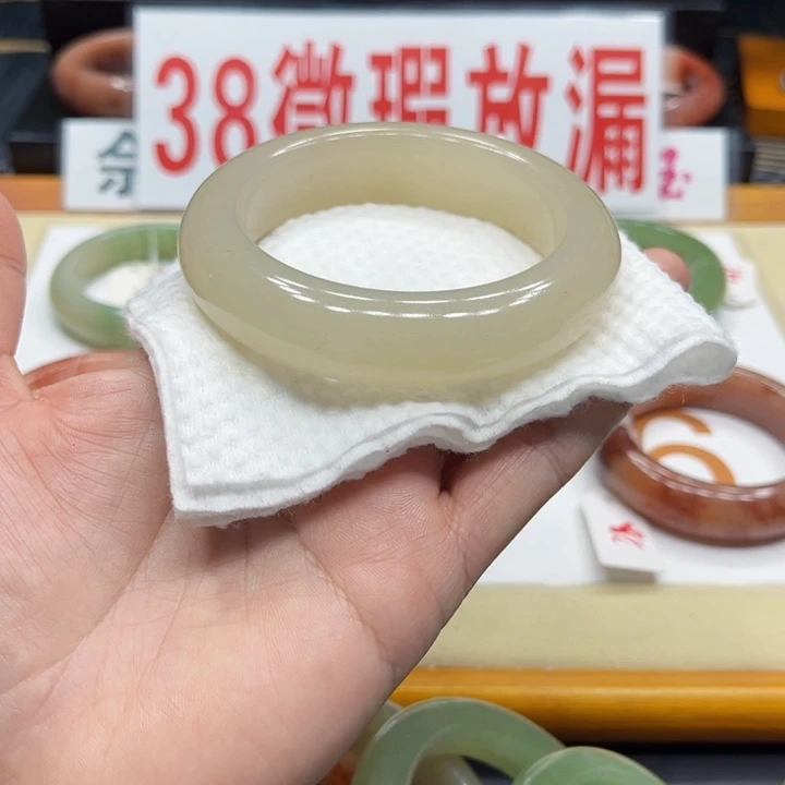 未镶嵌手镯石英质玉萌**宝