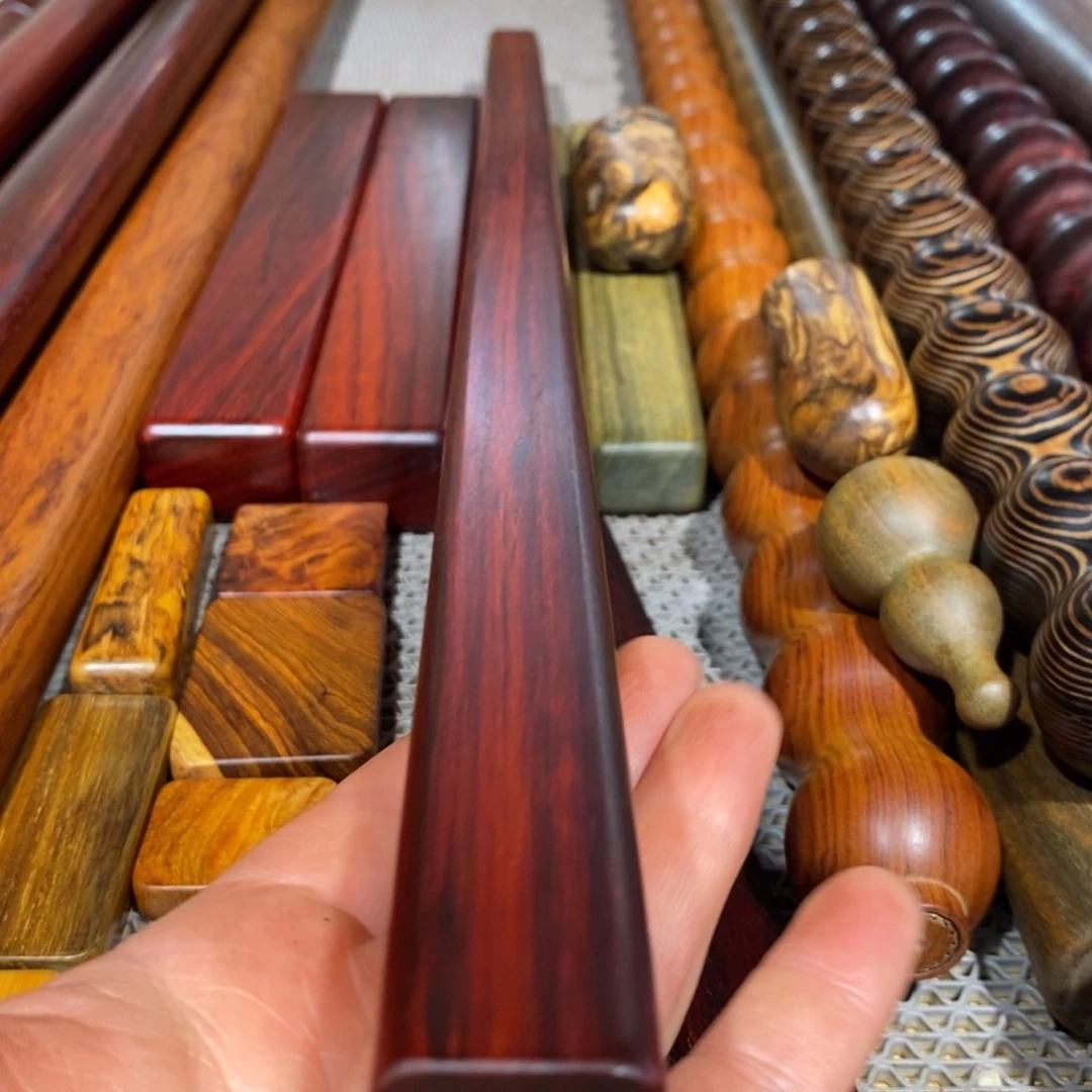 宗***波东非黑黄檀（紫光檀）瑕