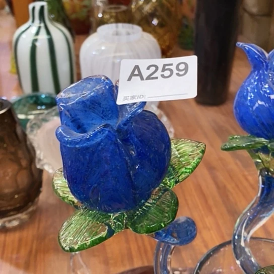 琉璃蓝色夜光玫瑰花骨朵