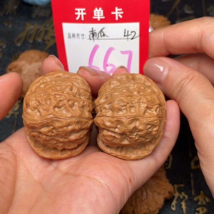吊坠桃核文玩了吗