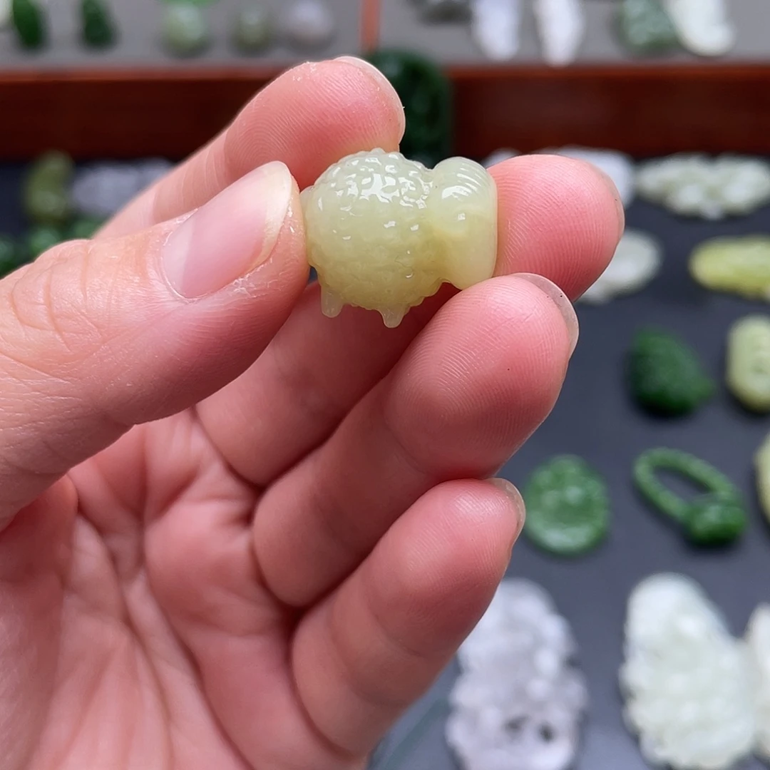 和田玉未镶嵌颈饰黄口小羊配饰