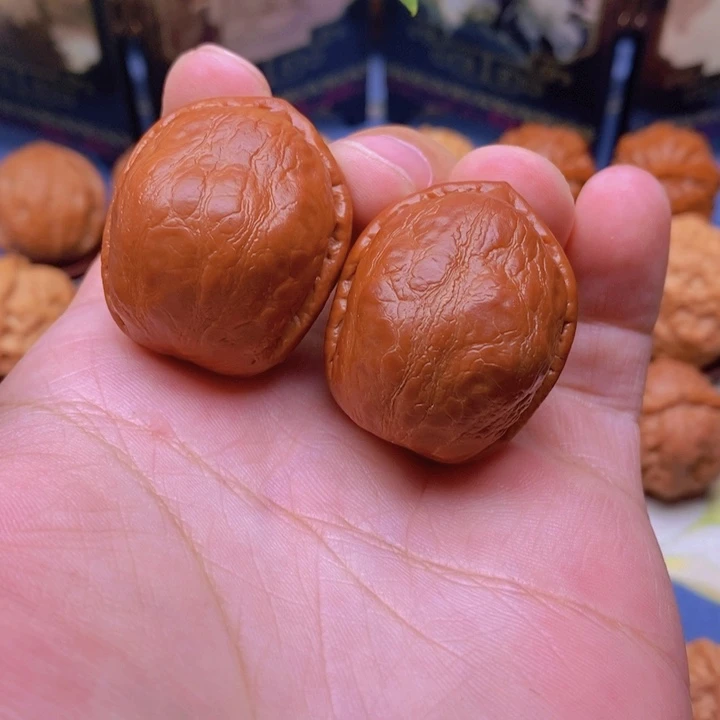 傅***疽文玩核桃把件龙胆石