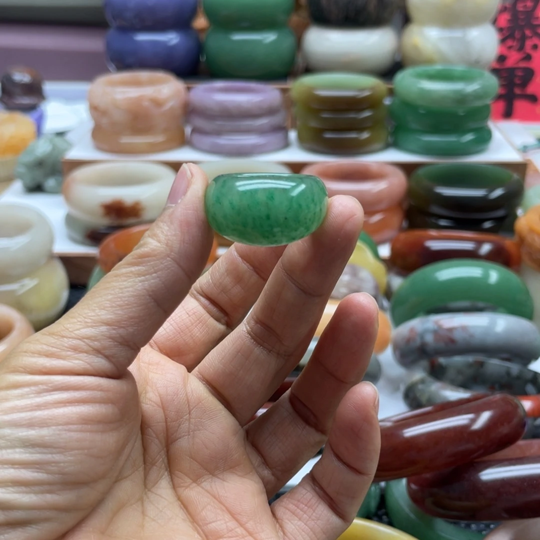 石英岩玉未镶嵌手镯