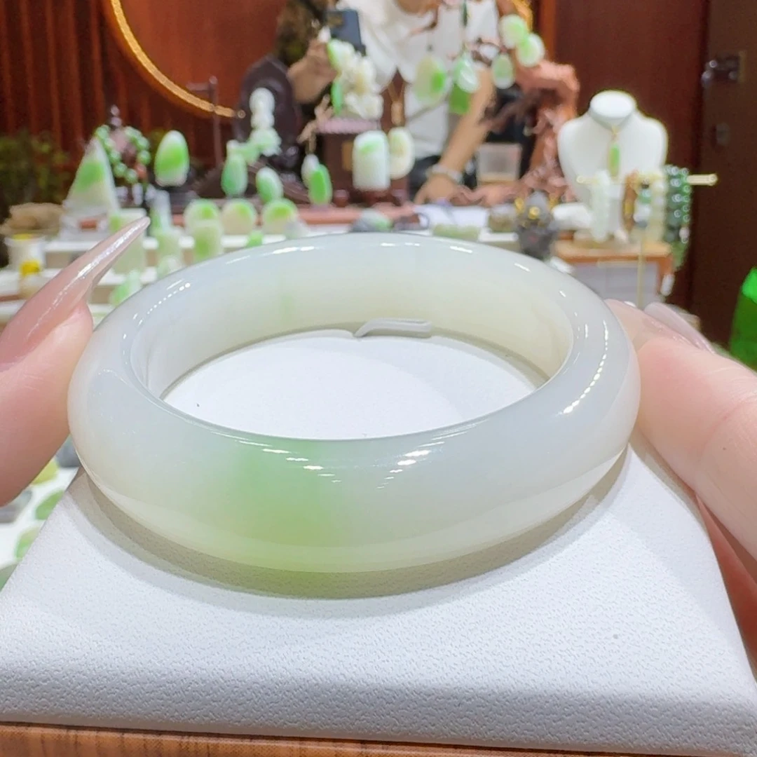 和田玉（翠青玉）手镯未镶嵌白底翠55