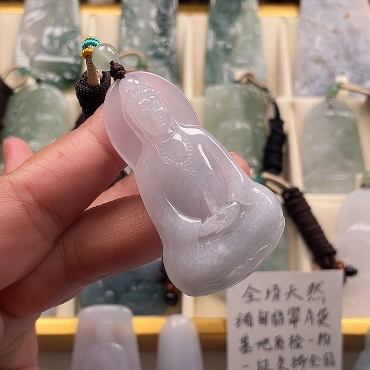 翡翠未镶嵌颈饰观音