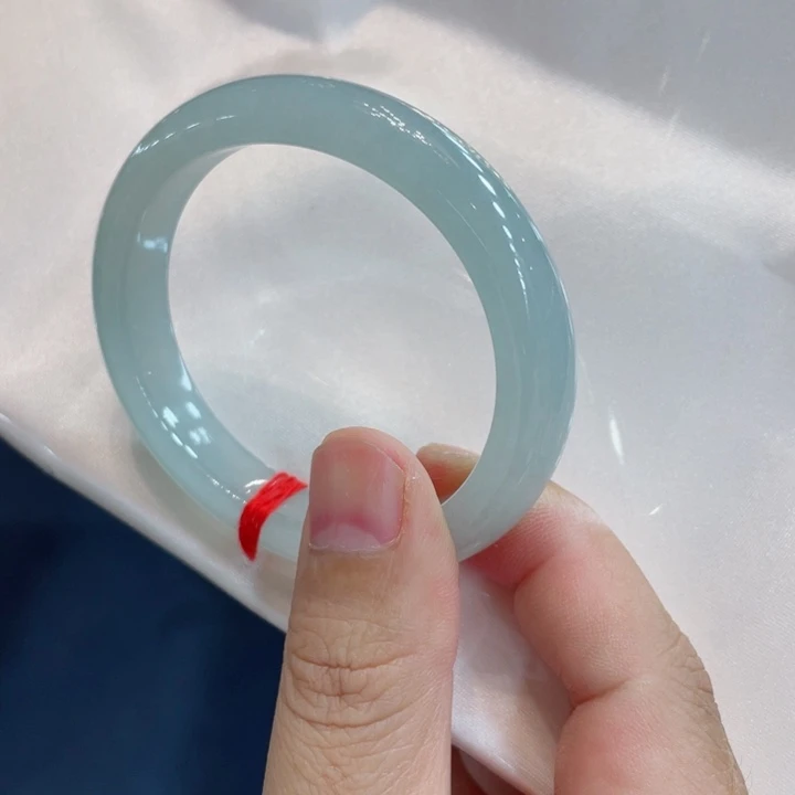 翡翠手镯未镶嵌手镯