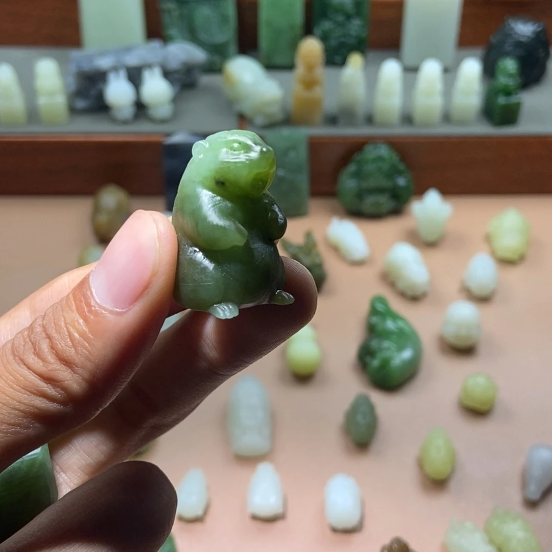 和田玉（碧玉）未镶嵌颈饰定制