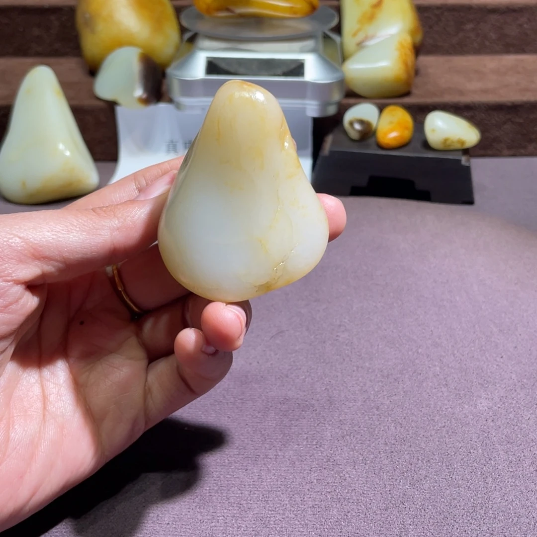 和田玉未镶嵌把件