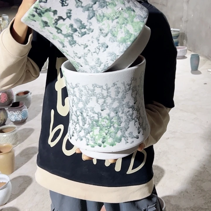 高度23厘米口20厘米