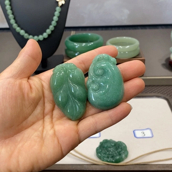 东陵石手镯未镶嵌