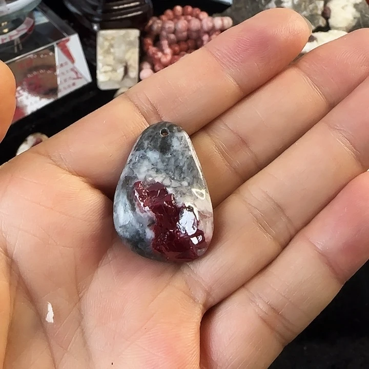 天然辰砂贵州万山天然大晶体朱砂吊坠正品