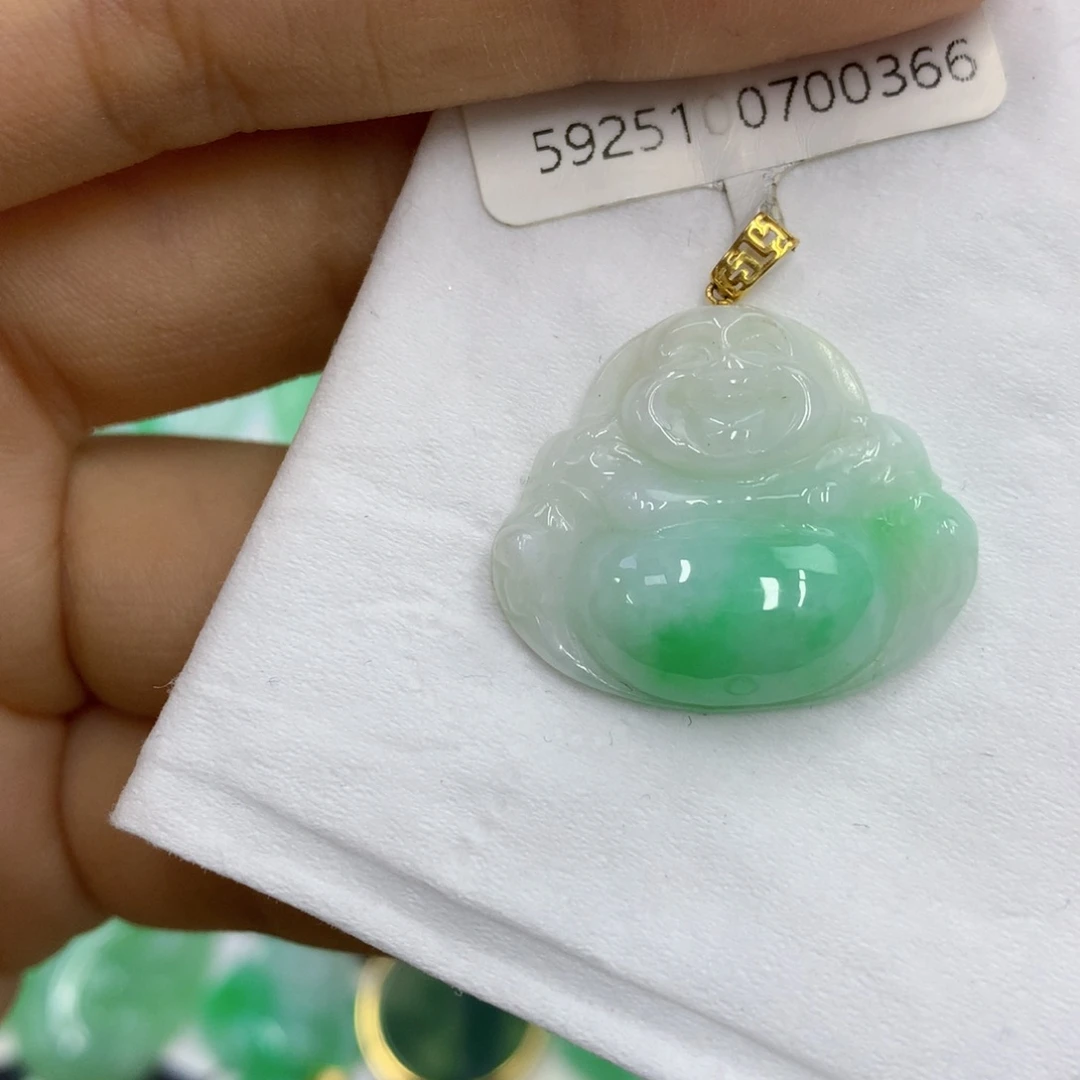 翡翠18K金镶嵌颈饰翡翠