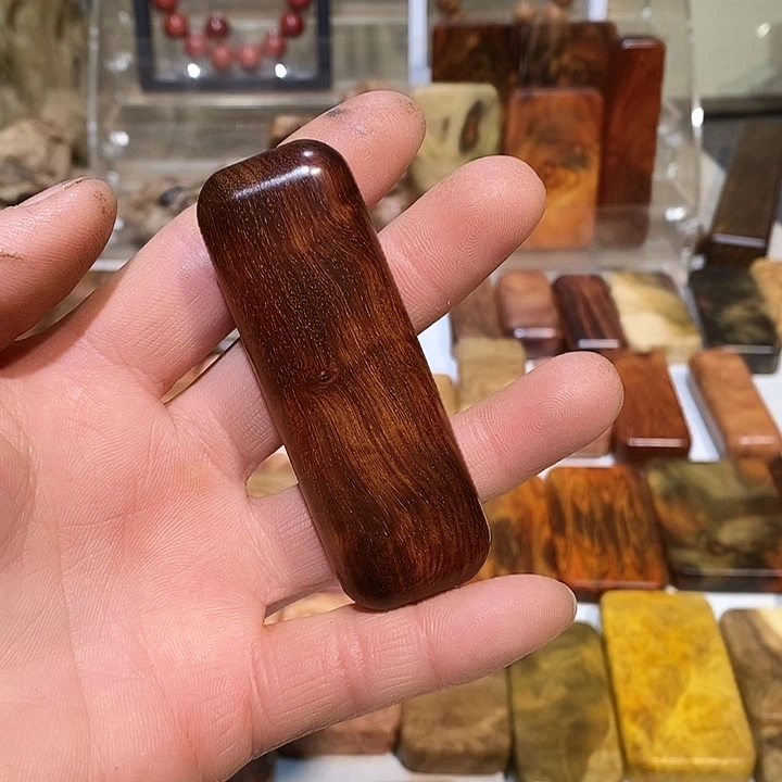 辣***妹香榧木木质哈把玩件58888