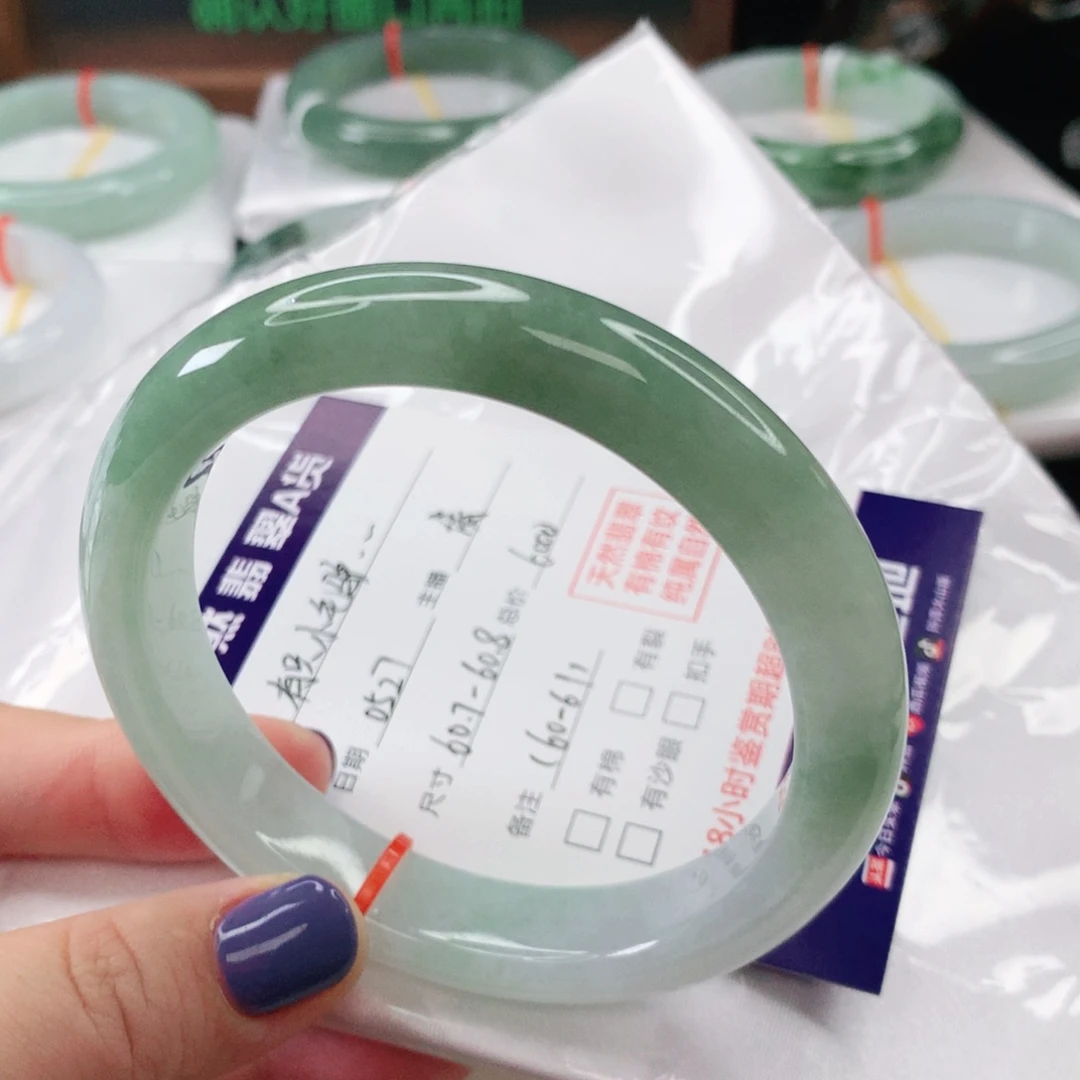 翡翠手镯未镶嵌有***驴圈口60.8