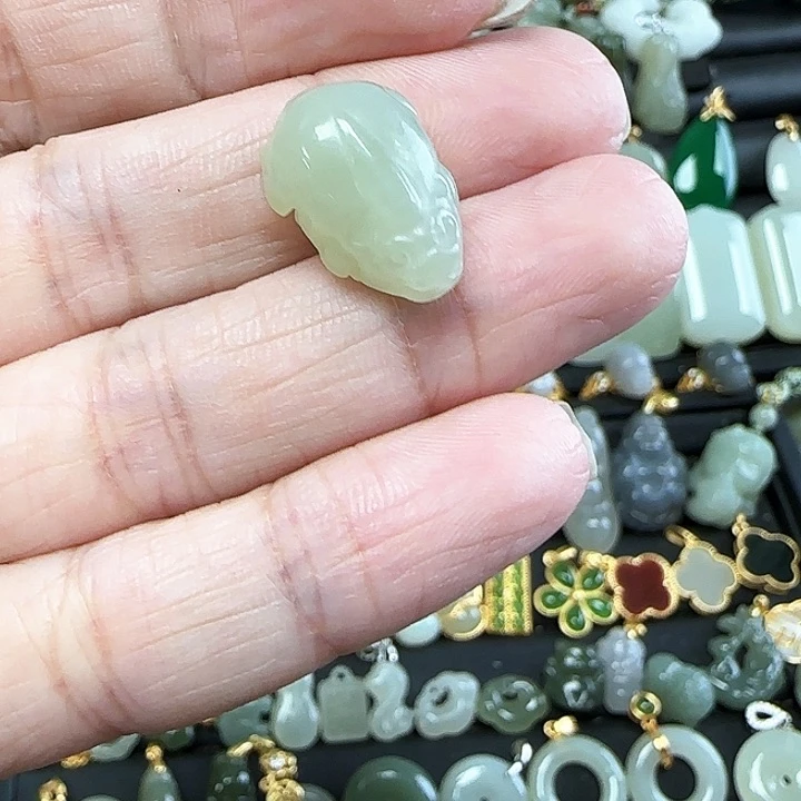 和田玉未镶嵌吊坠(不含链)