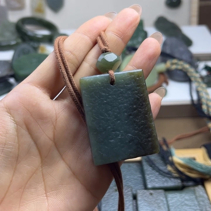 和田玉（糖玉）未镶嵌颈饰