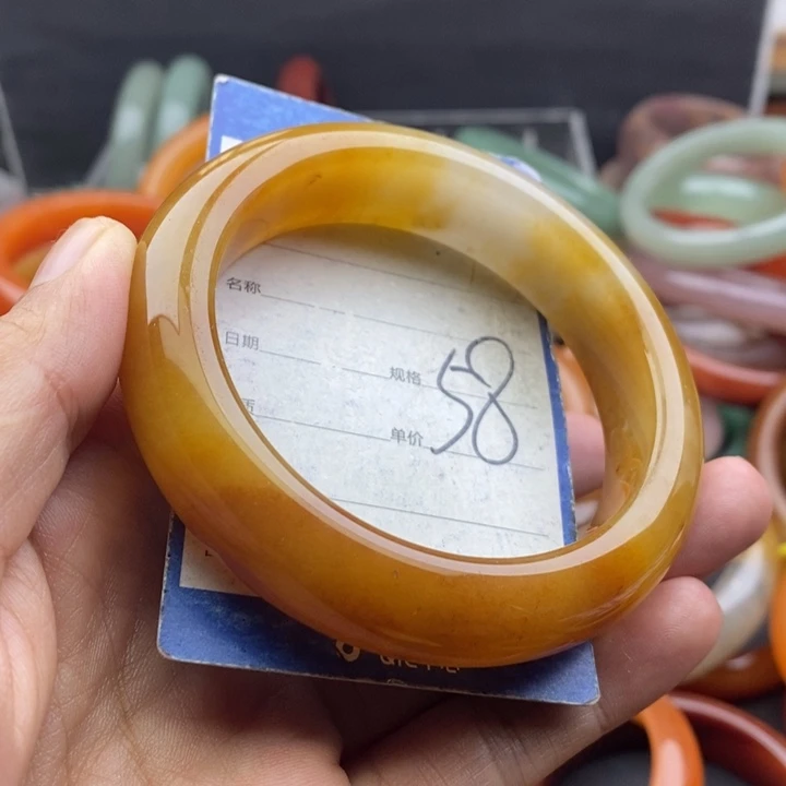 石英质玉手镯未镶嵌