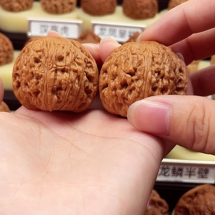 H****文玩核桃吊坠泥鳅背2尺0368