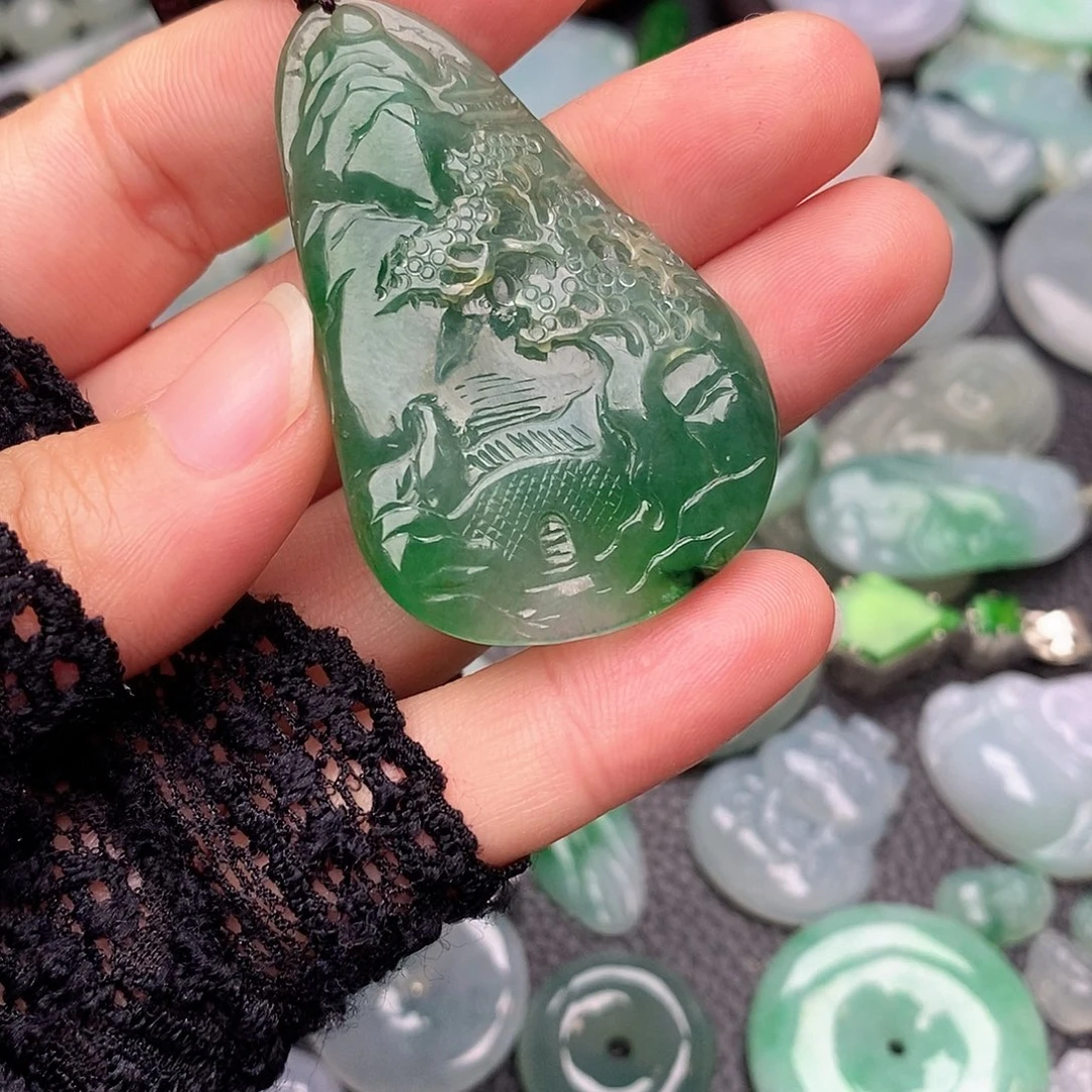 嘴***煙翡翠未镶嵌颈饰山水