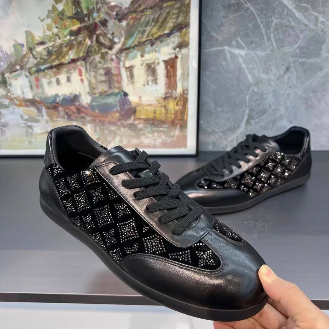 潮牌男鞋2025新款秋季时尚镶钻男士休闲鞋日常系带百搭真皮板鞋男