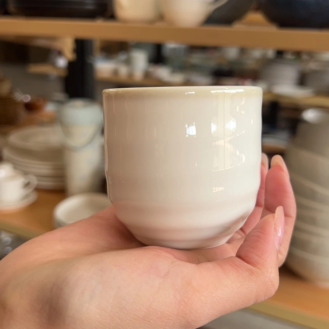 新骨瓷116瑕疵慎拍洛娃白螺旋纹手握杯