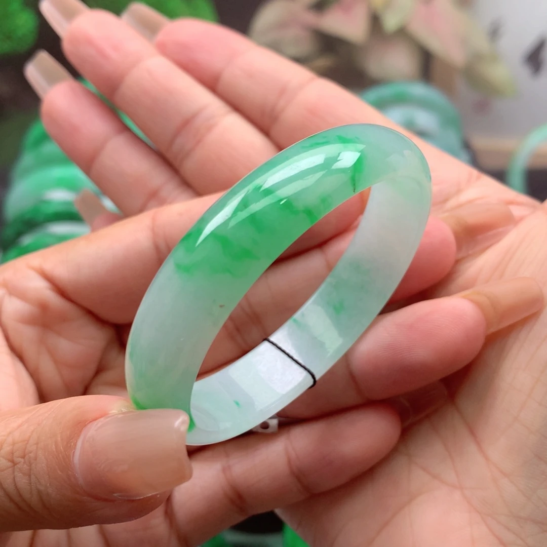 未镶嵌手镯翡翠缅甸