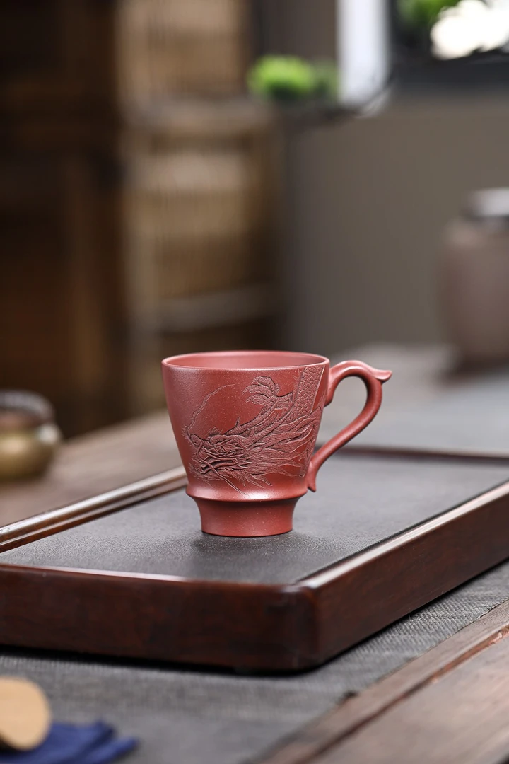 高难度手工细刻主人杯 龙游四海 原矿紫泥 吕霞制 容量在150cc