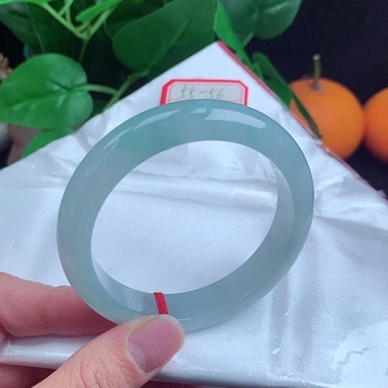 翡翠手镯未镶嵌无**耀   正圈56+