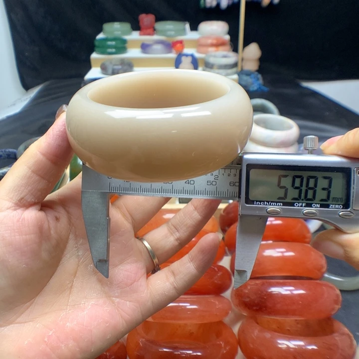 未镶嵌手镯石英质玉