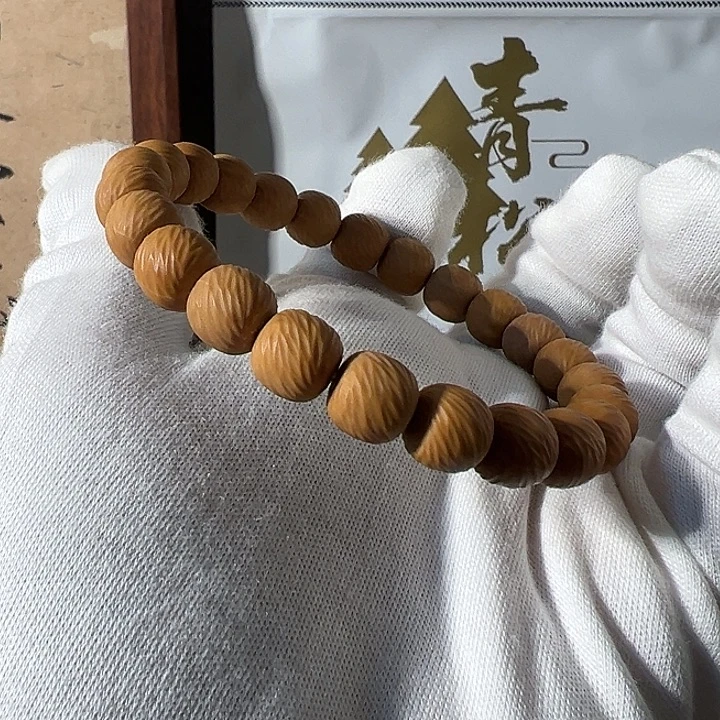 猴头核桃吊坠云锦