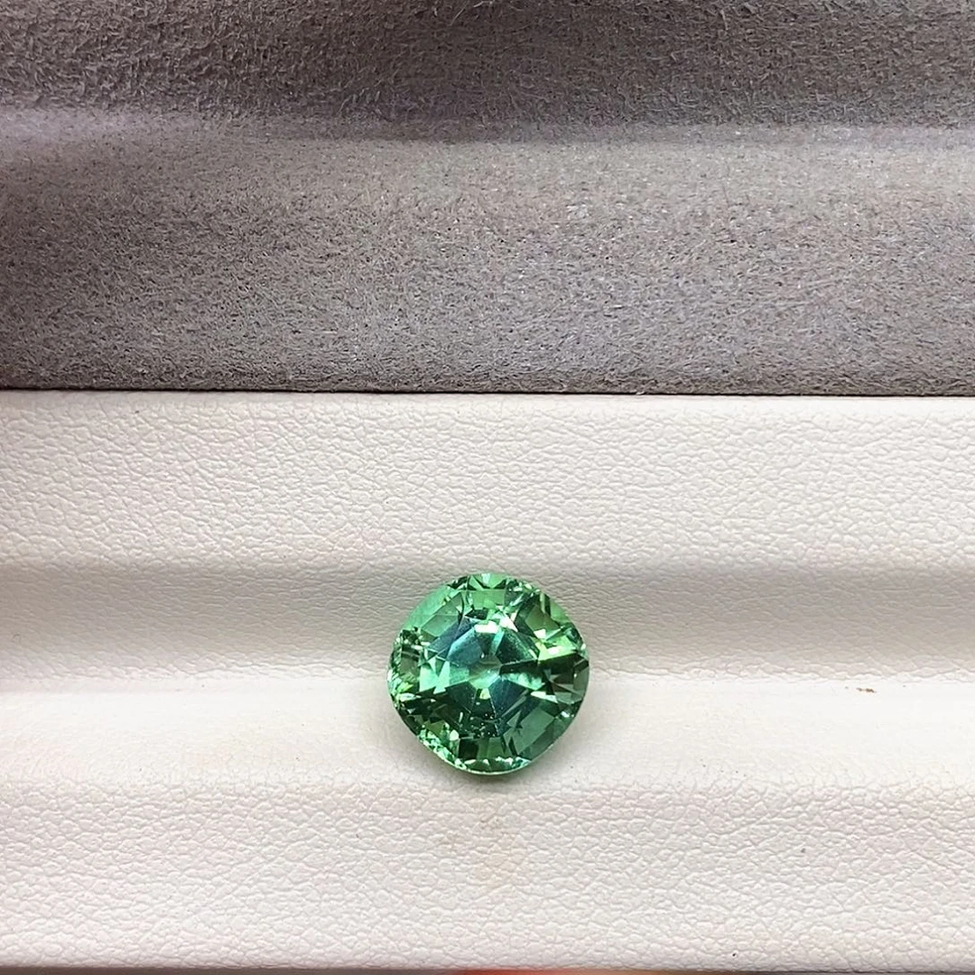 未镶嵌裸石碧玺4.62克拉天然薄荷绿碧玺