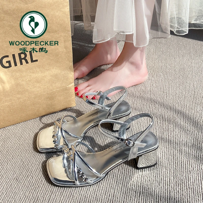 啄木鸟网红一字带粗跟水钻凉鞋女2025夏气质百搭仙女风露趾高跟鞋