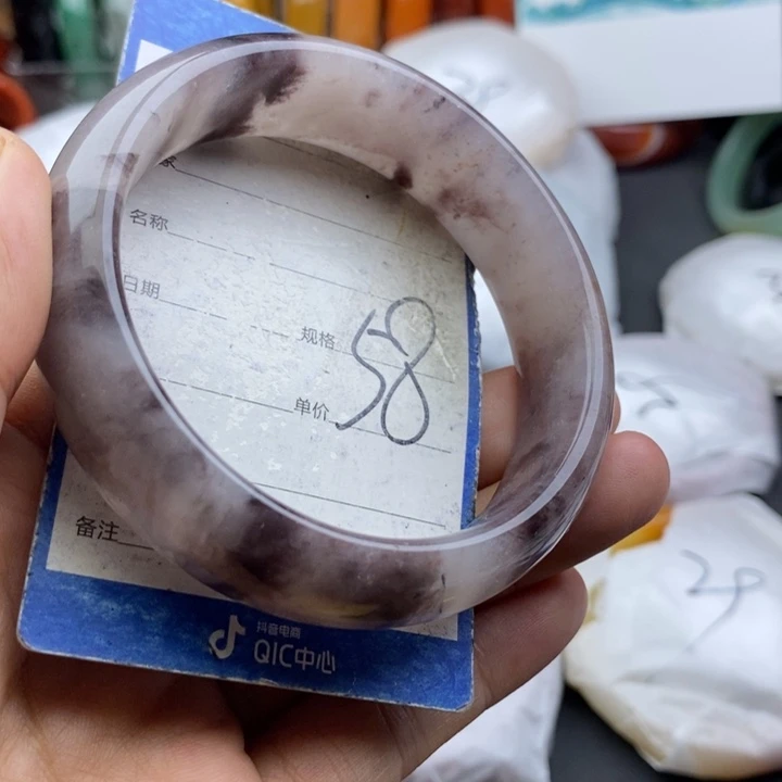 未镶嵌手镯石英质玉