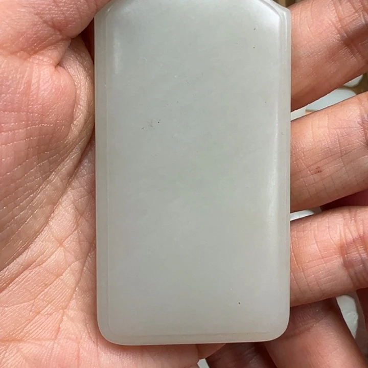 和田玉未镶嵌颈饰且末平安牌