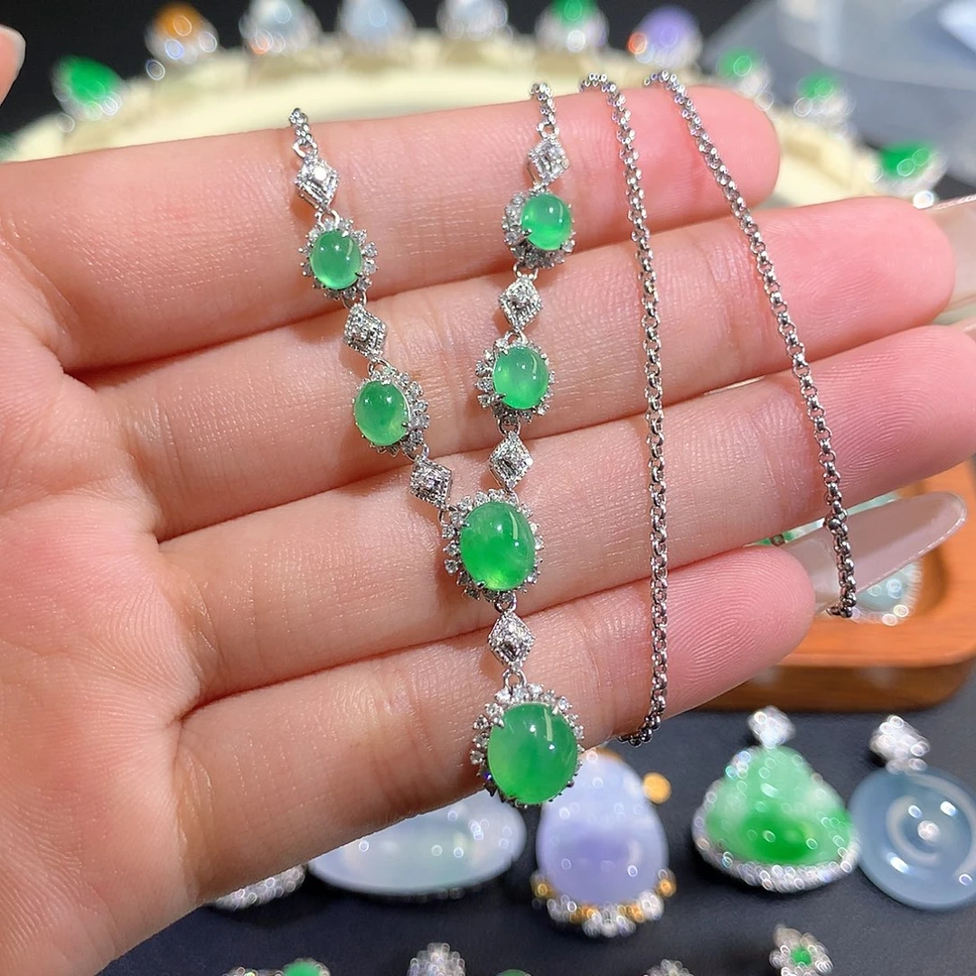 翡翠18K金镶嵌颈饰木纳绿晚装套链