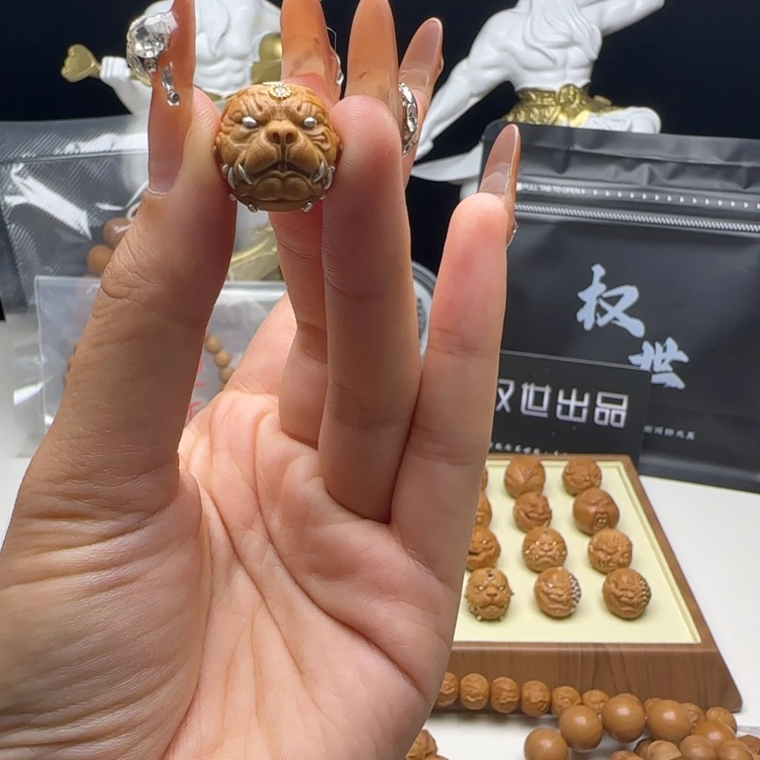 张****猴头核桃把件狗王猴头镶嵌单颗