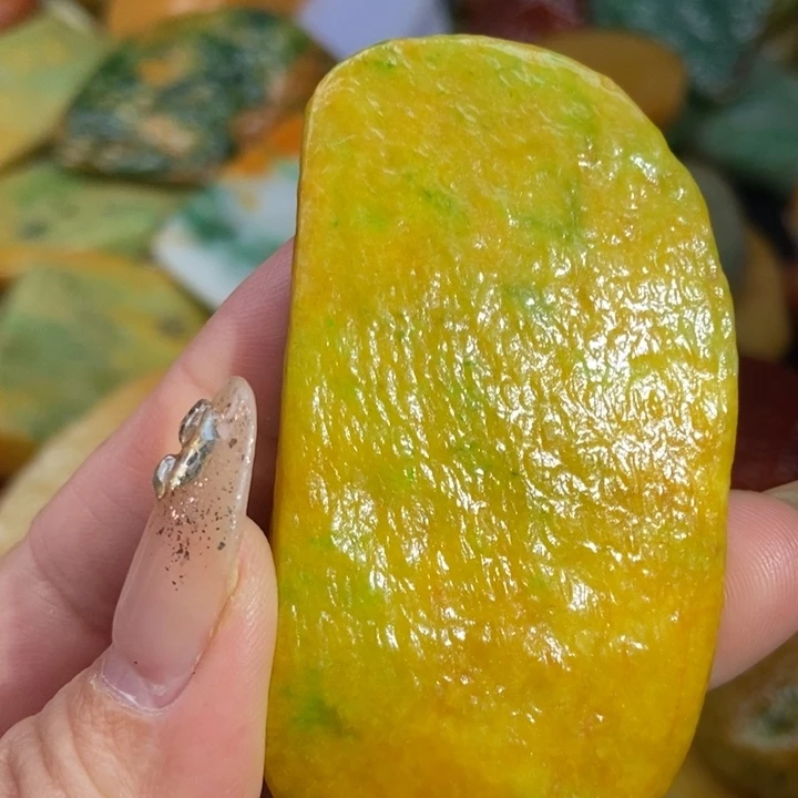 翡翠未镶嵌颈饰缅甸